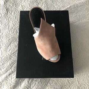 Kendall + Kylie Slide